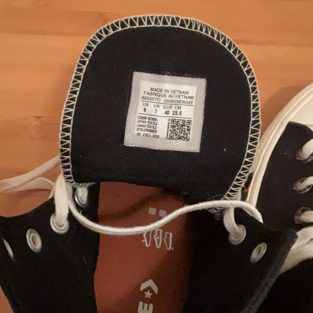 Converse Black and White High-Top Sneakers Classic Design - Picture 4 of 4